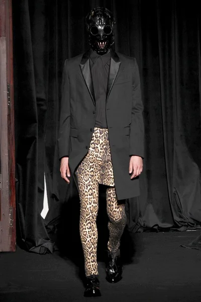 Look 30